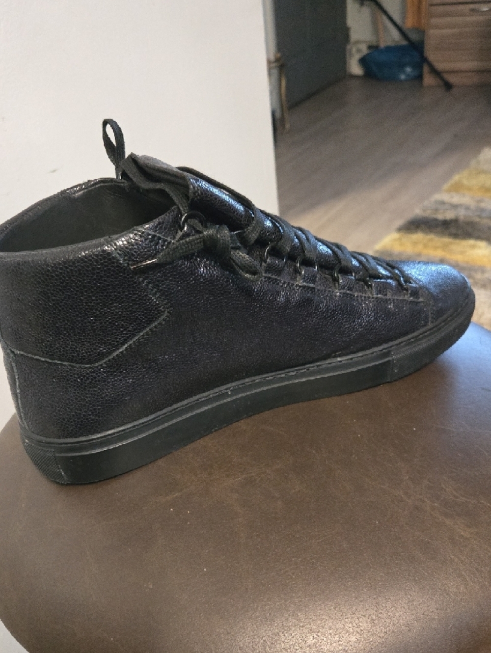 Black High-Top Leather Balenciaga Sneaker - Picture 7 of 15